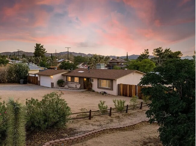 Building Photo - 7076 La Habra Ave