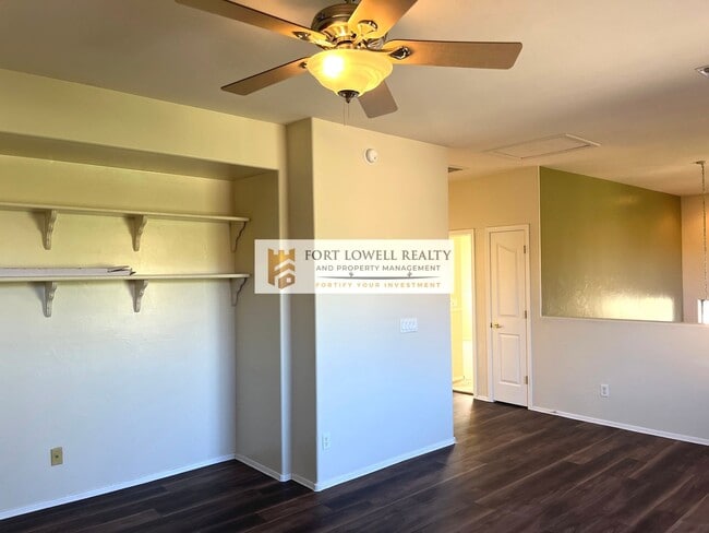 Building Photo - 3/2.5 2 car garage/washer/dryer/private yard