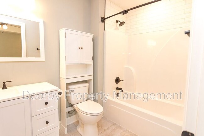 Building Photo - 4436 Oakwood Dr