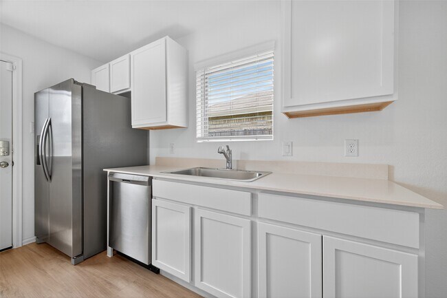 Building Photo - 9007 Estes Lks Dr