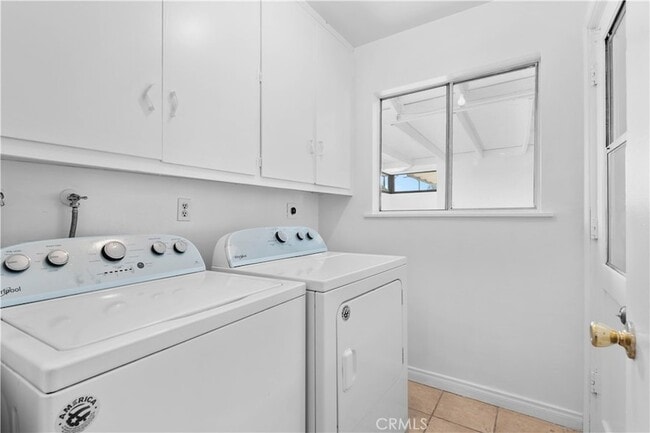 Building Photo - 702 Scripps Dr