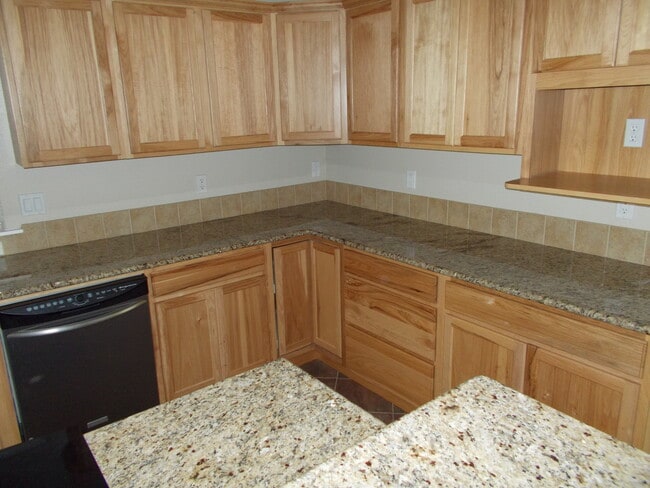 Building Photo - R91G/$1895.00 RENTED