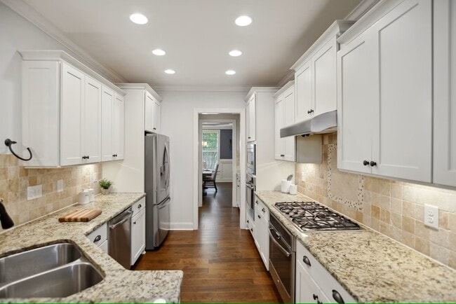 Building Photo - 1212 Sand Pine Dr