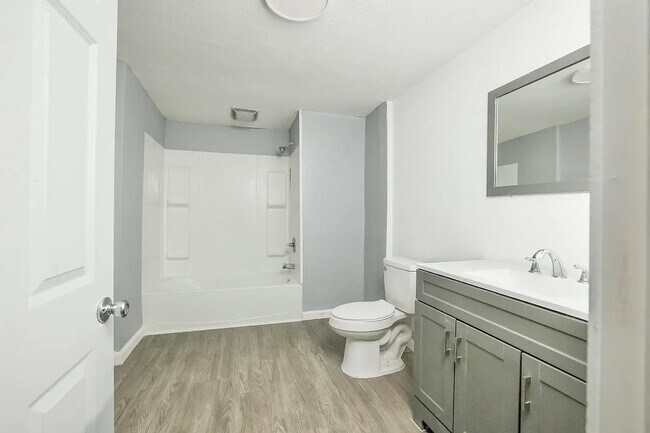 Building Photo - 305 Bass Ave