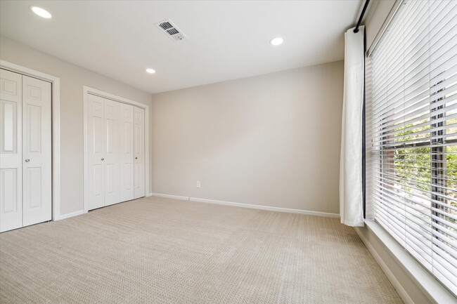 Building Photo - 15 Rutgers Pl