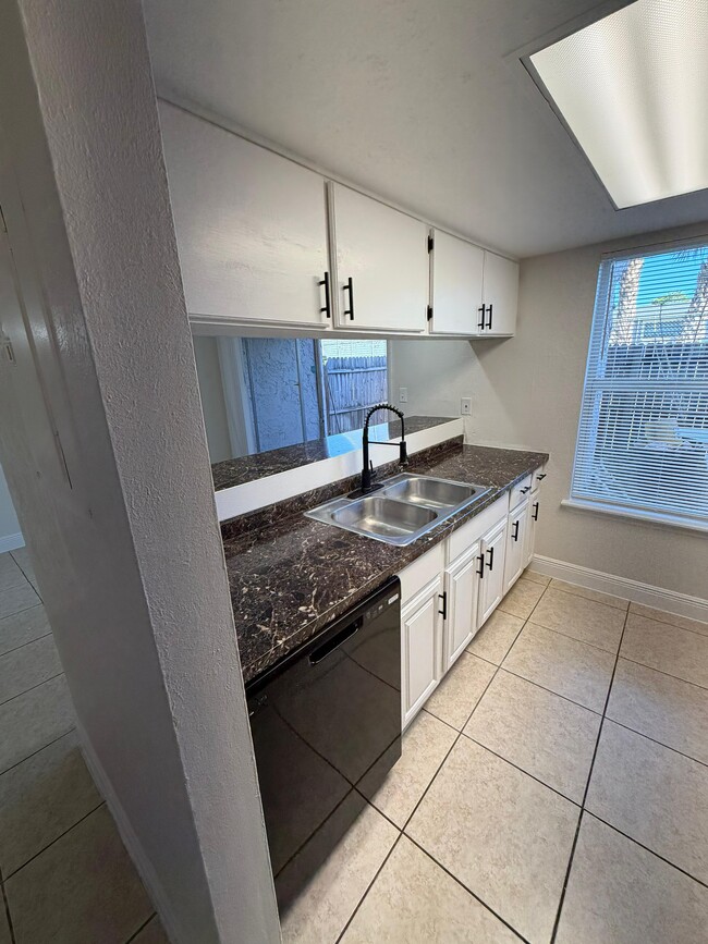 Building Photo - 4031 Norwich Rd