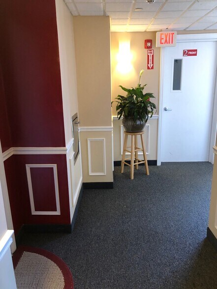 Building Photo - 1522 VFW Pkwy