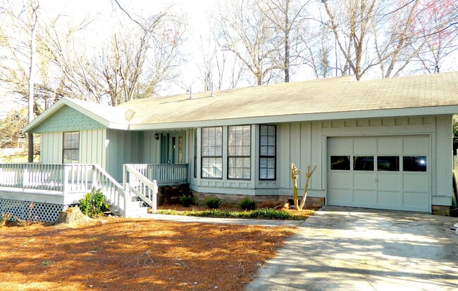Building Photo - 471 Lawrence Dr