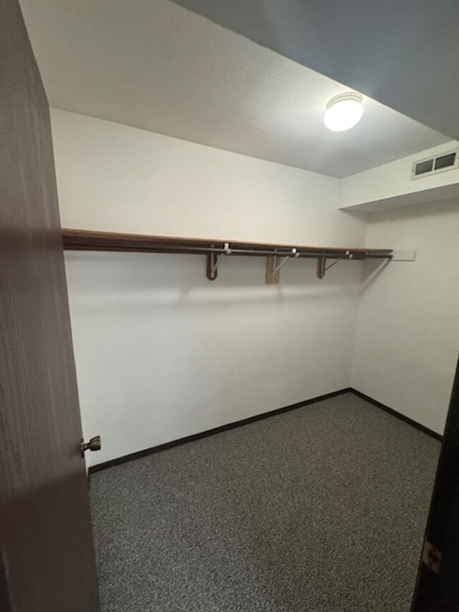 Building Photo - 2 Bedroom Unit in South Anchorage!