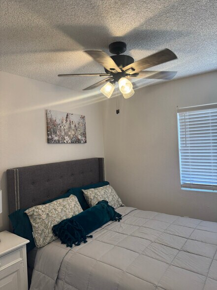Building Photo - 14150 Green Vista Dr