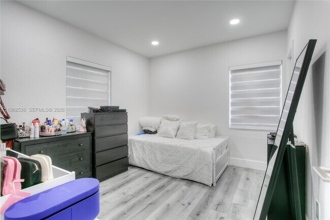 Building Photo - 1445 NE 181st St