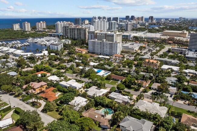 Building Photo - 2608 NE 12th St