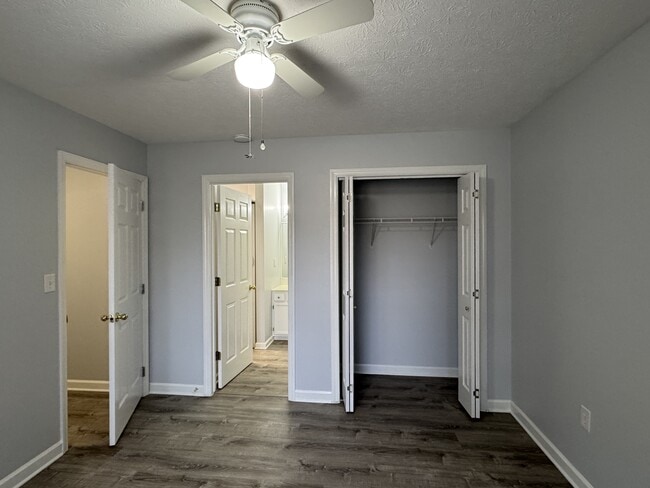 Building Photo - 103 Pinewood Dr