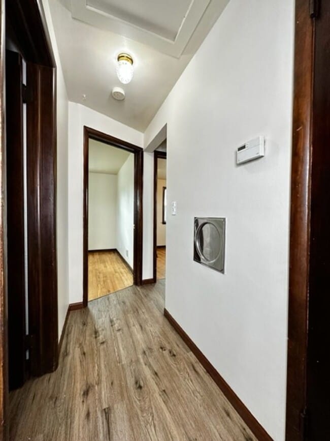 Building Photo - Charming 3 Bedroom 1 Bath Single Family Home