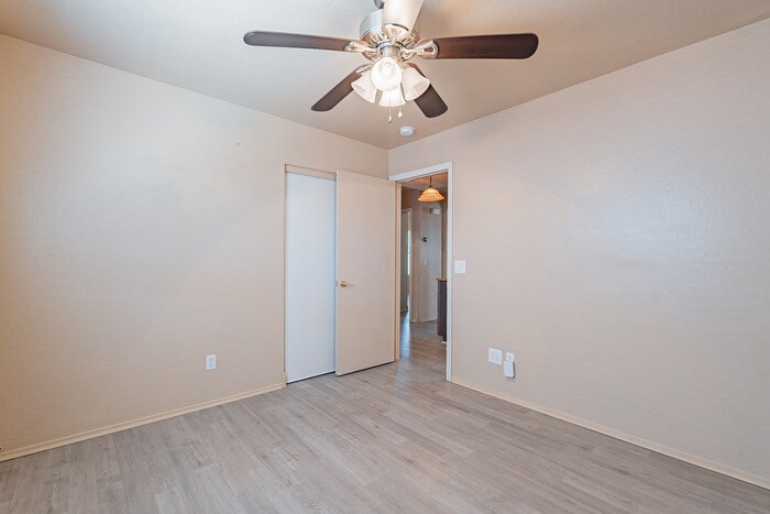 Building Photo - 5409 S 15th Way