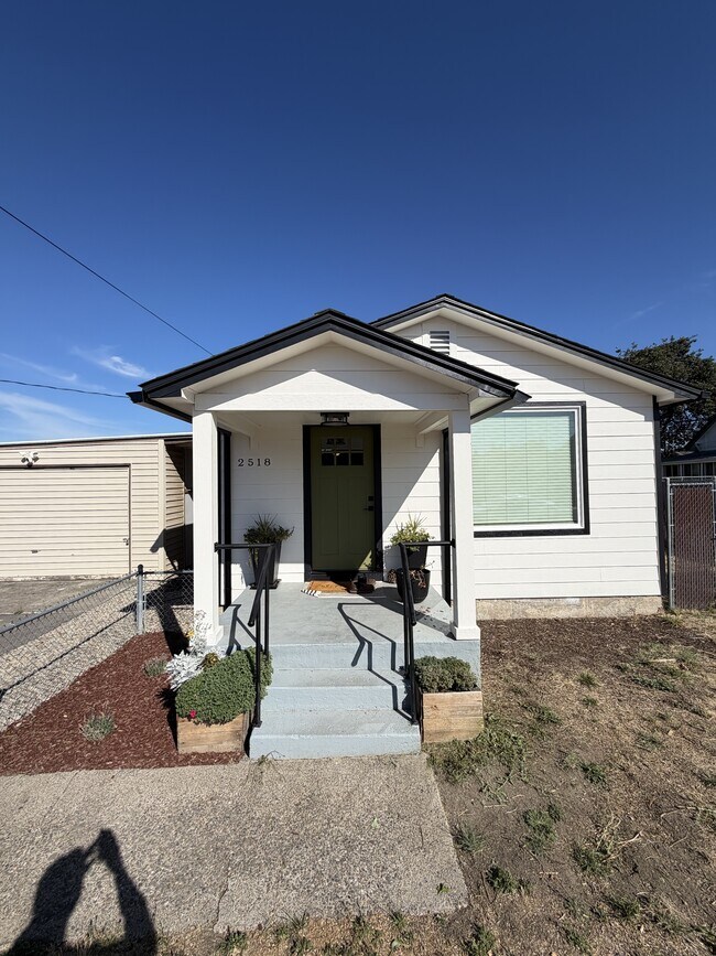 Building Photo - 2518 Tennessee Dr