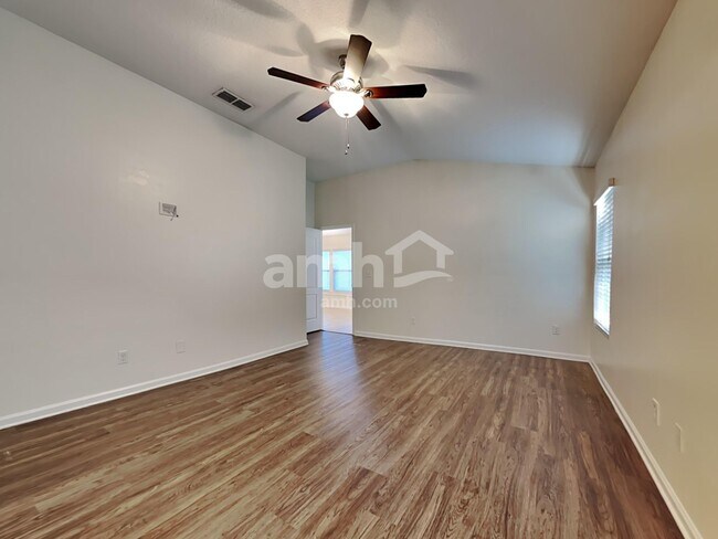 Building Photo - 603 Glendale Ln