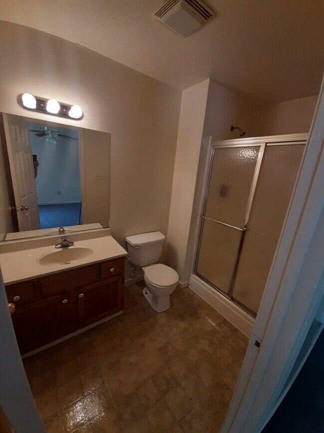 Building Photo - "Charming 2-Bed, 2-Bath Retreat at Butler's Oak – Spacious 924 Sq Ft Living in Jonesboro!"