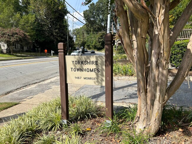 Building Photo - 1467 Monroe Dr NE