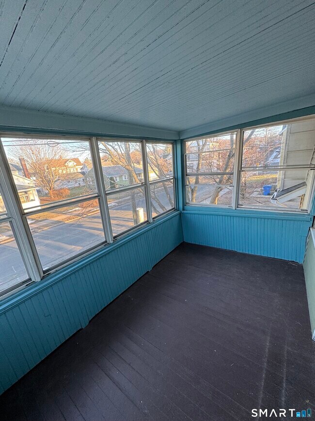 Building Photo - 77 Tulip St