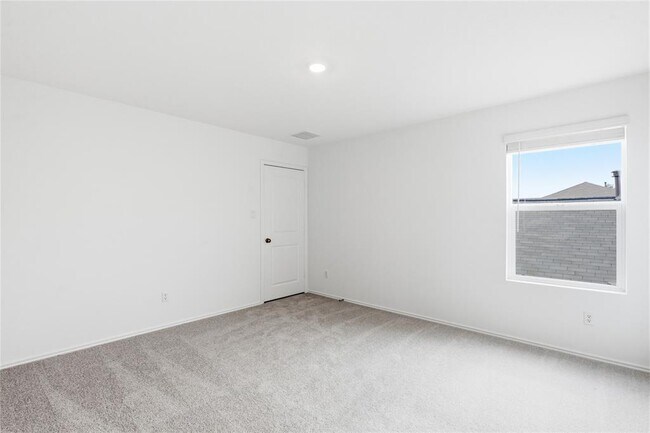 Building Photo - 1404 Roaming Oak Bnd