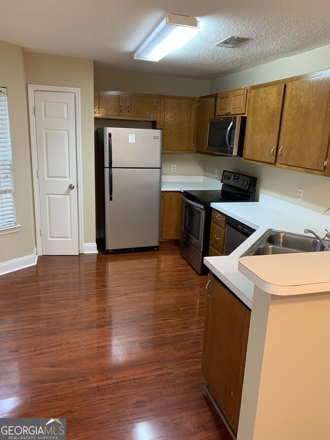 Building Photo - 105 Cherry Tree Ct