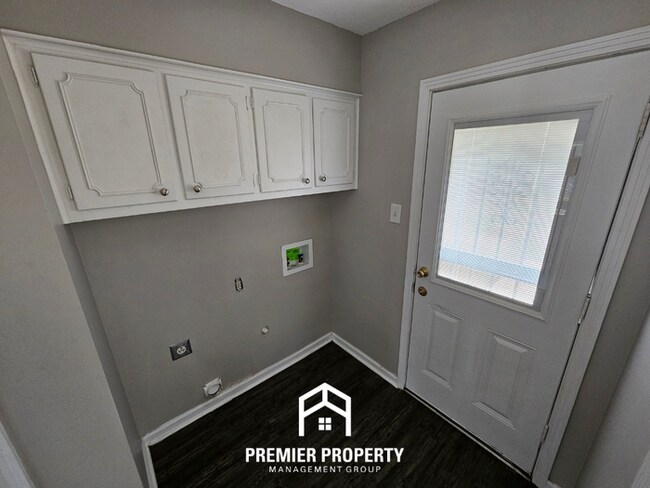 Building Photo - 5368 Heritage Ave