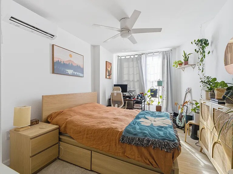 Building Photo - 162 Griffith St