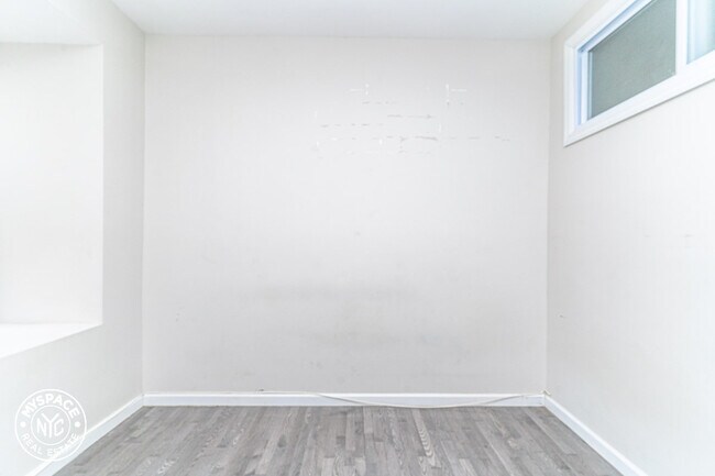 Building Photo - 377 Montgomery St