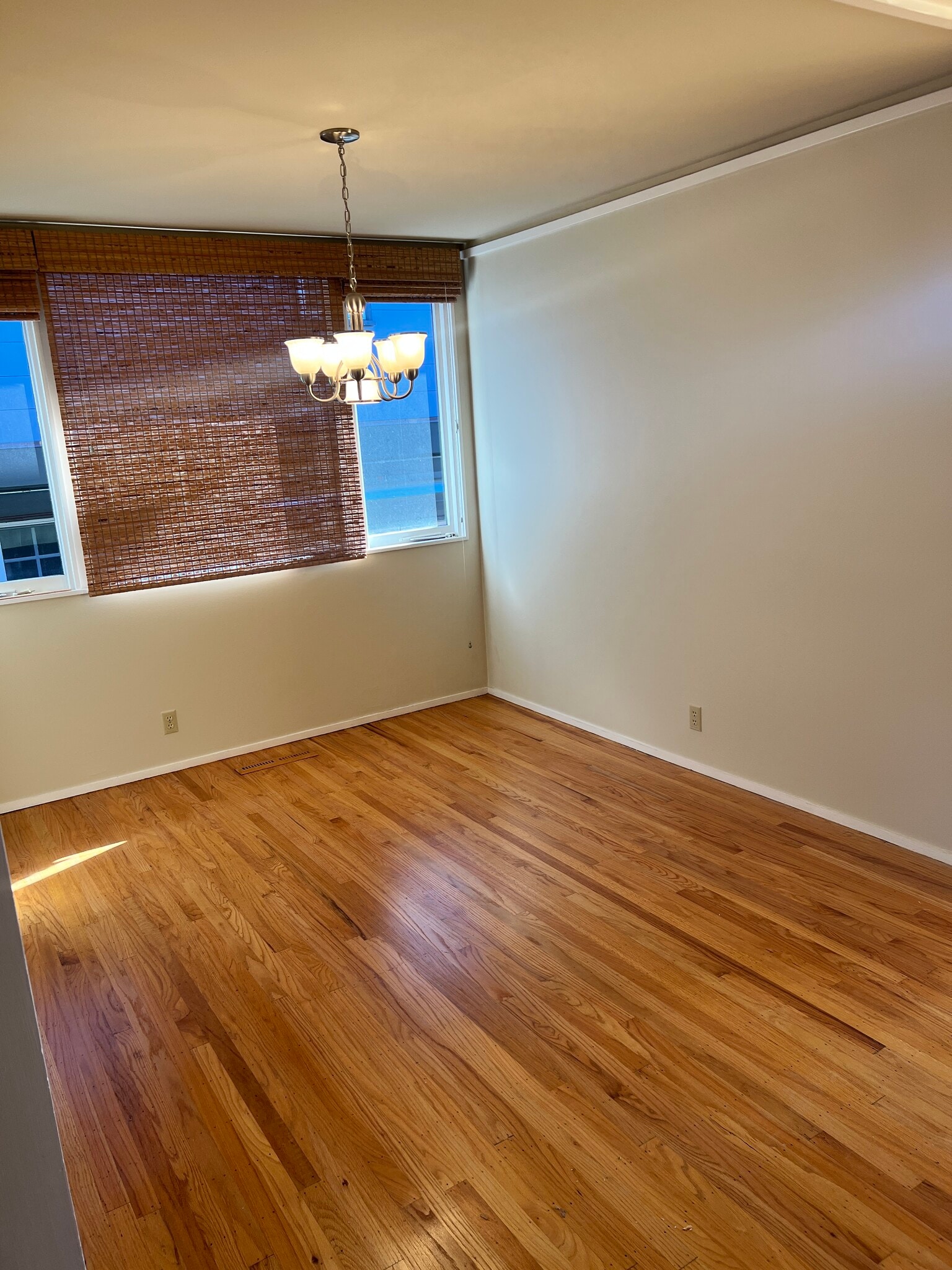 Building Photo - 880 Larkspur Dr