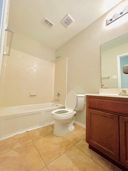 Building Photo - 604 Poncho Ln