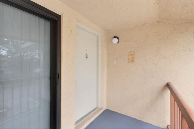 Building Photo - 3939 NE 5th Ave