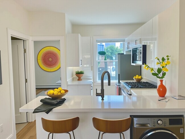 Building Photo - 8 Grove St