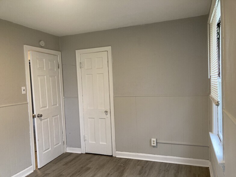 Building Photo - 1 Lamar Dr