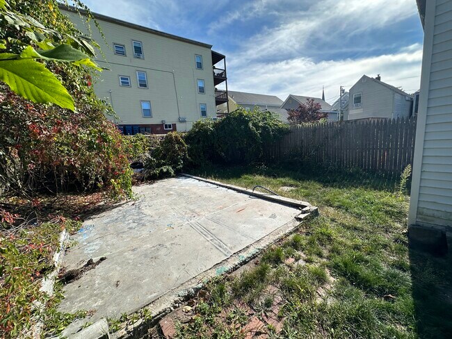 Building Photo - 26 E Oxford St