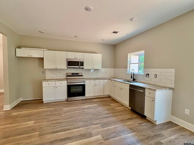 Building Photo - 682 el Paso Dr