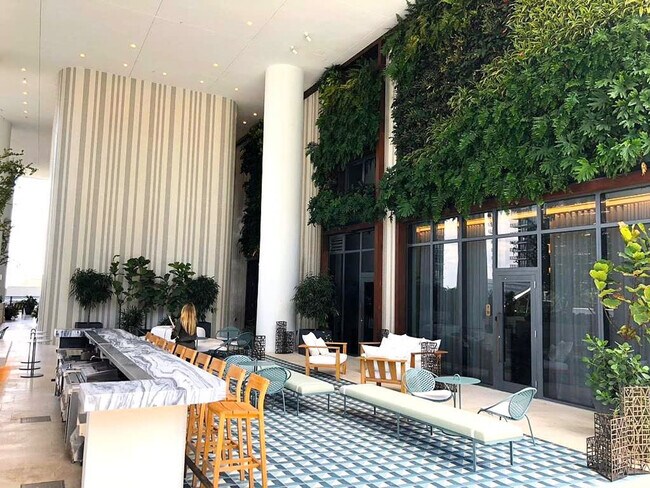 Building Photo - 801 S Miami Ave