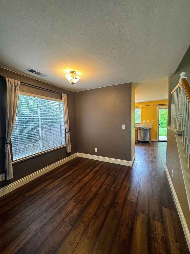 Building Photo - 477 Fisher Cir