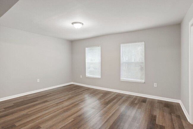 Building Photo - 3BR/2BA Downtown House Walking Distance to...