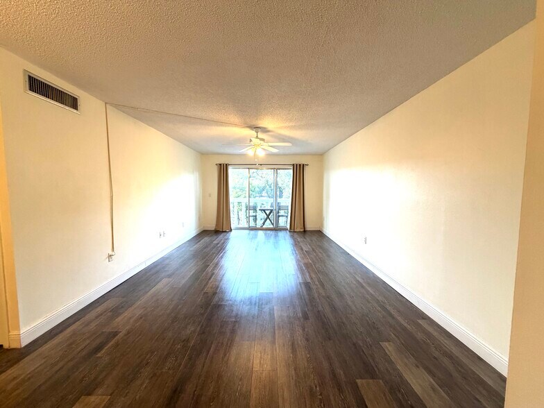 Building Photo - 3704 Broadway