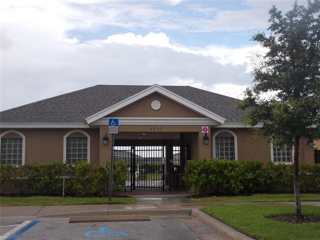 Building Photo - 6915 Woodchase Glen Dr