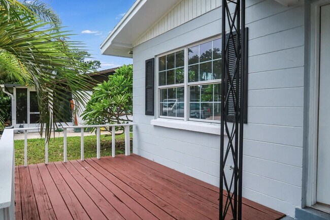 Building Photo - 1/2 OFF 3 Bedroom, 1 Bathroom Home for Ren...