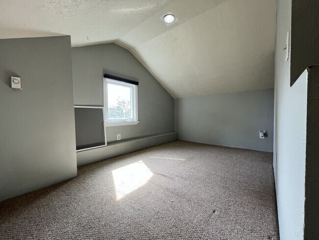 Building Photo - Charming St. Johns Bungalow with Fireplace, Bonus Space & Large Backyard