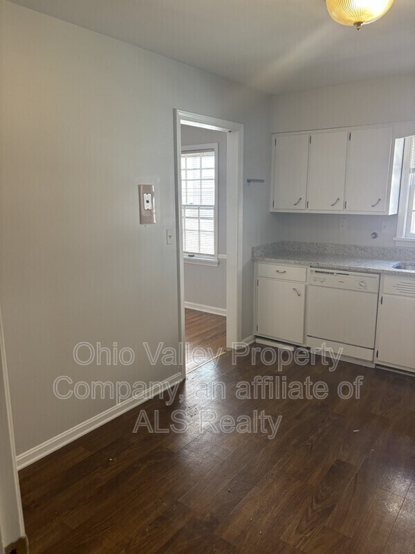 Building Photo - 2551 Glenmary Ave