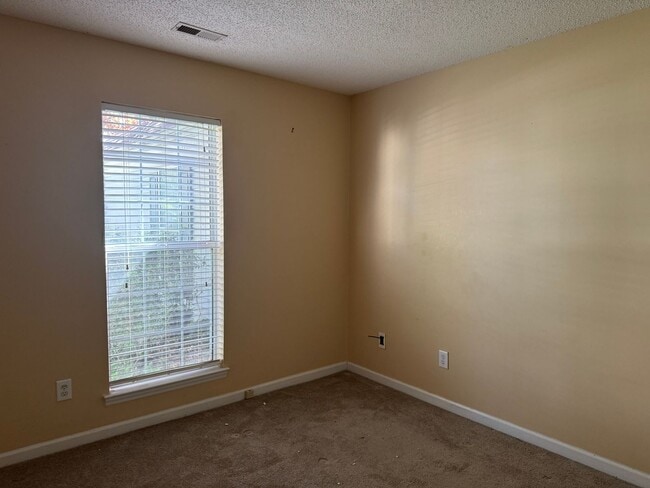 Building Photo - Three Bedroom Ranch in Cornelius