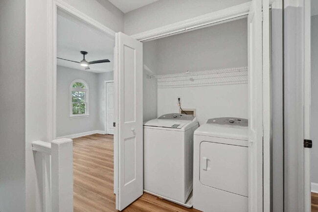 Building Photo - Stunning North Raleigh Townhome