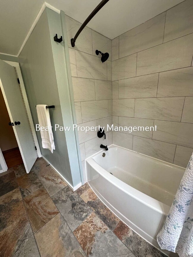 Building Photo - "Charming 3-Bedroom Mountain Retreat in Conifer"