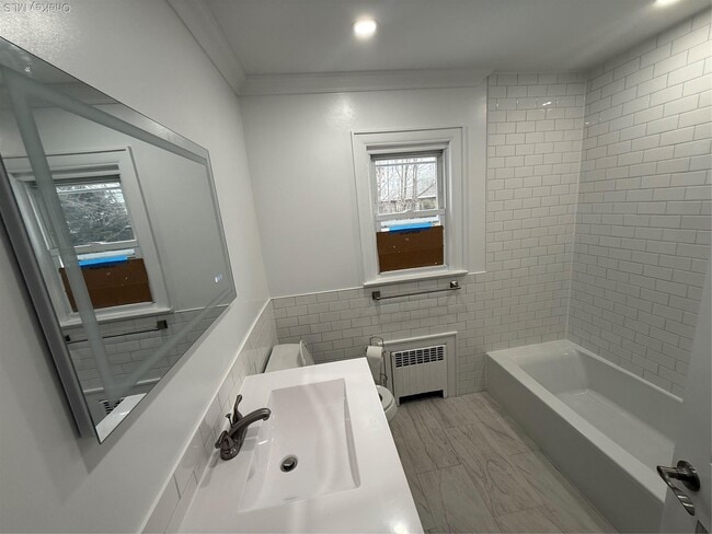 Building Photo - 32 Dunwoodie St