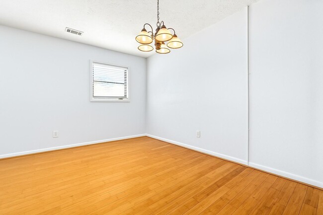 Building Photo - 449 N Donahue Dr