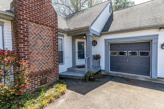 Building Photo - 604 Wilder Dr